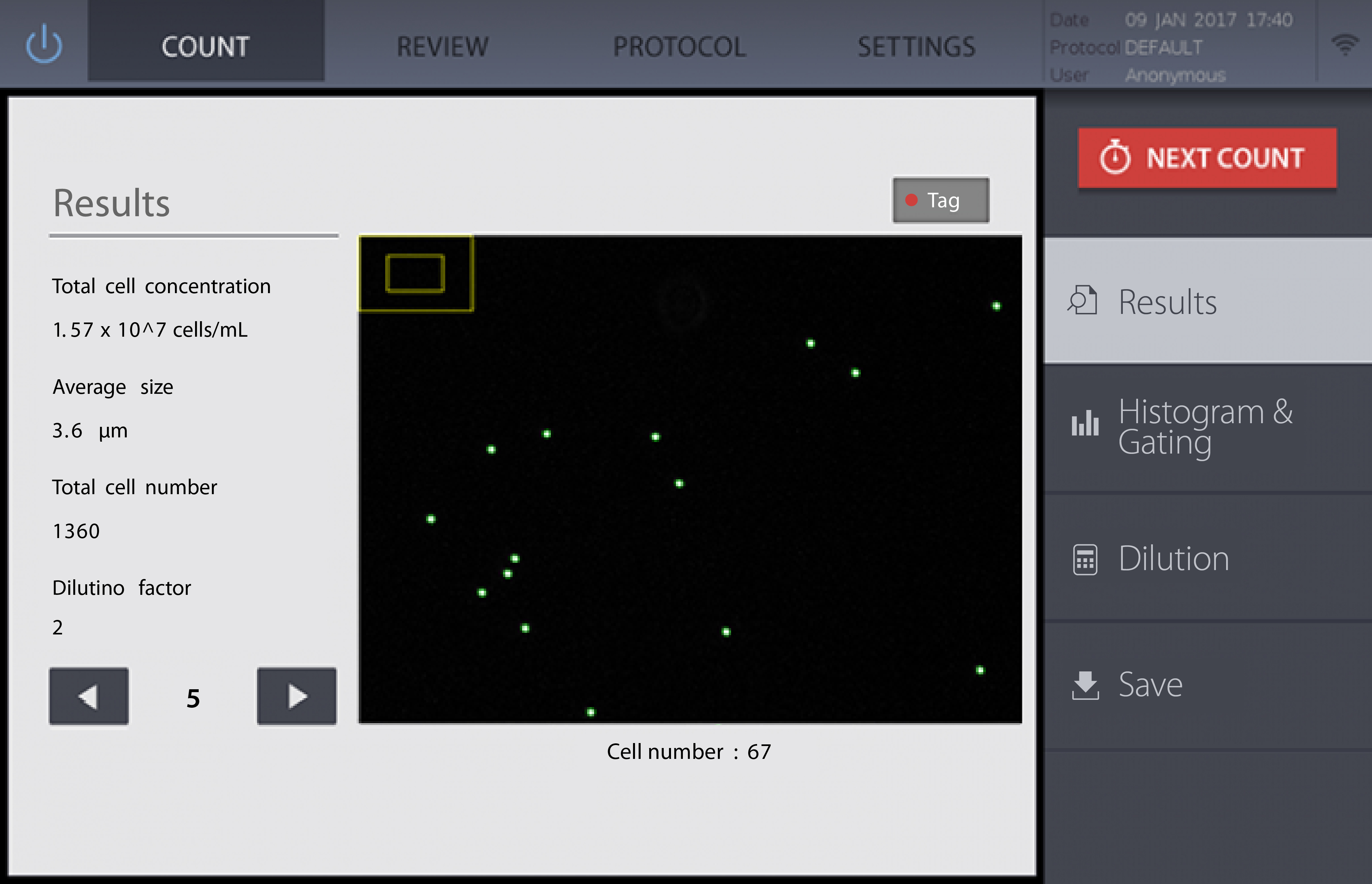 マスクオーバーレイと微生物細胞カウント結果のテーブルを表示する、QUANTOM Tx 自動細胞カウンターのソフトウェアインターフェース
